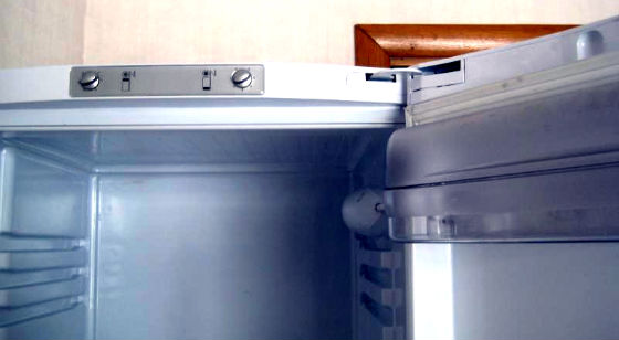 Перевесить двери холодильника в Куровском | Вызов мастера по холодильникам на дом